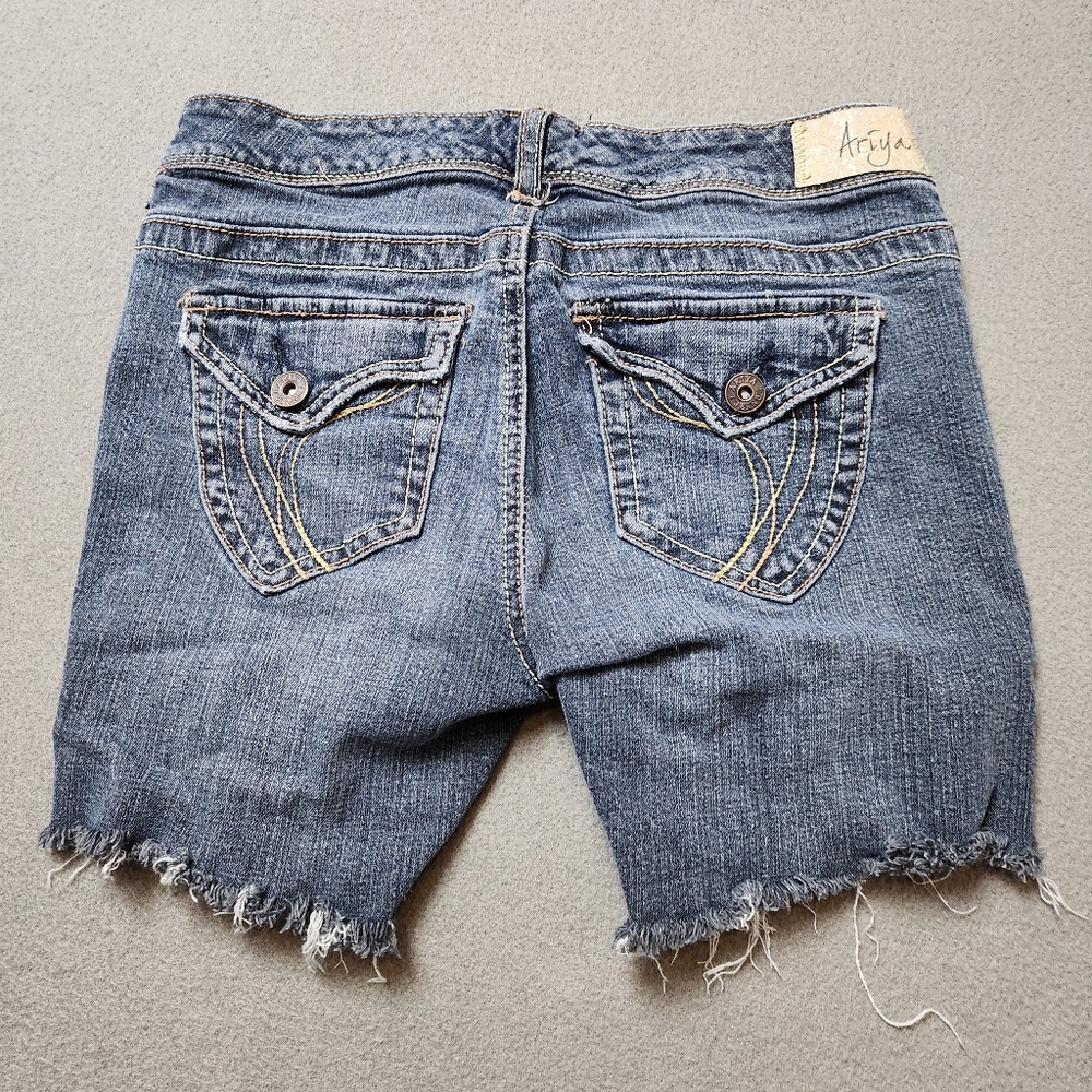 Ariya Blue Jean Shorts with Flap Pockets - Picture 5 of 9